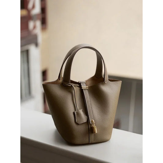 Five Reasons to Choose a Leather Handbag